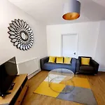 Spacious 2 Bedroom 3 Min Walk Mile End Station -Sleeps 5