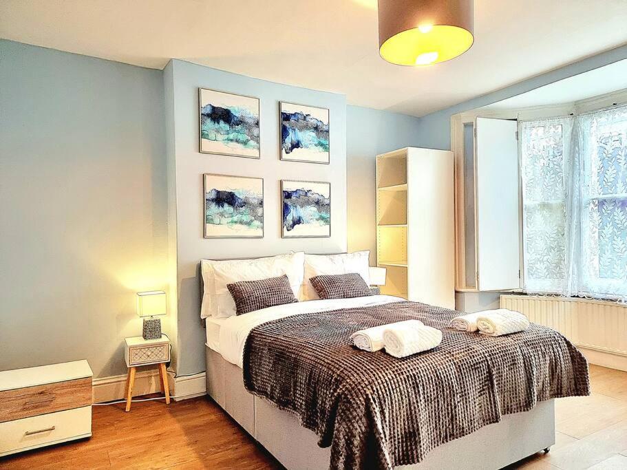 Spacious 2 Bedroom 3 Min Walk Mile End Station -sleeps 5 Apartment