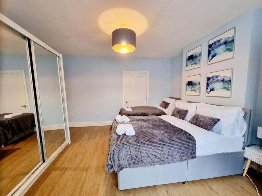 Spacious 2 Bedroom 3 Min Walk Mile End Station -sleeps 5 Apartment