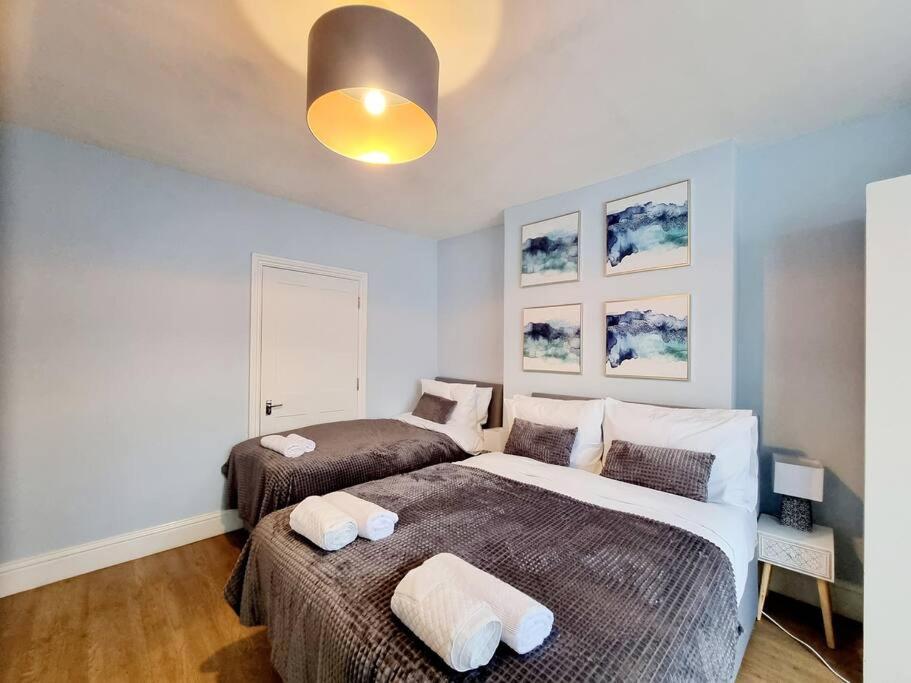 Spacious 2 Bedroom 3 Min Walk Mile End Station -sleeps 5