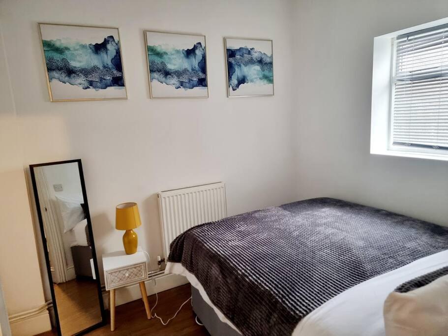 Spacious 2 Bedroom 3 Min Walk Mile End Station -sleeps 5